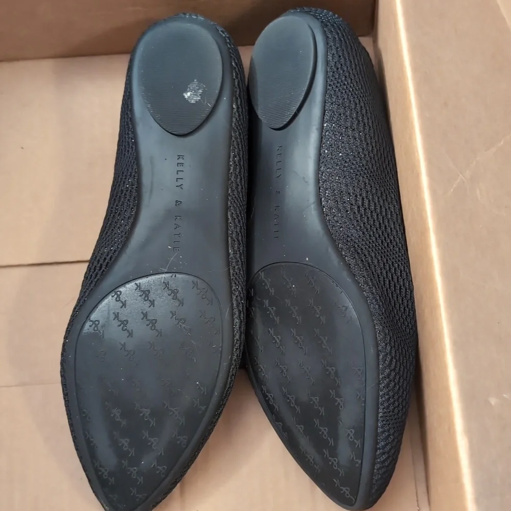 Black Flat shoes - Picture 2 of 3